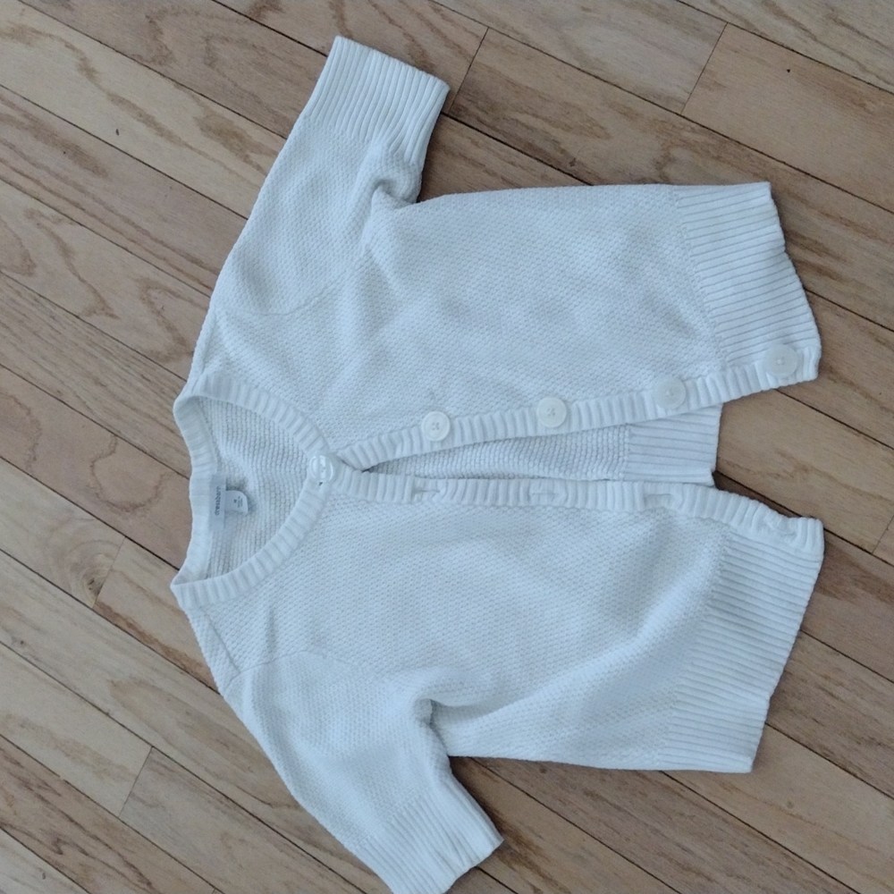 Cute white short sleeve sweater, great to wear with dress